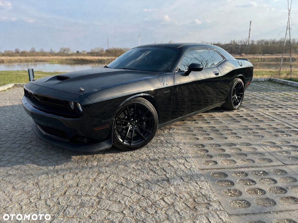 Dodge Challenger - 2