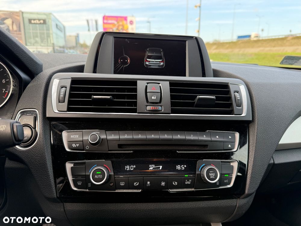 BMW Seria 1 118i Advantage - 32
