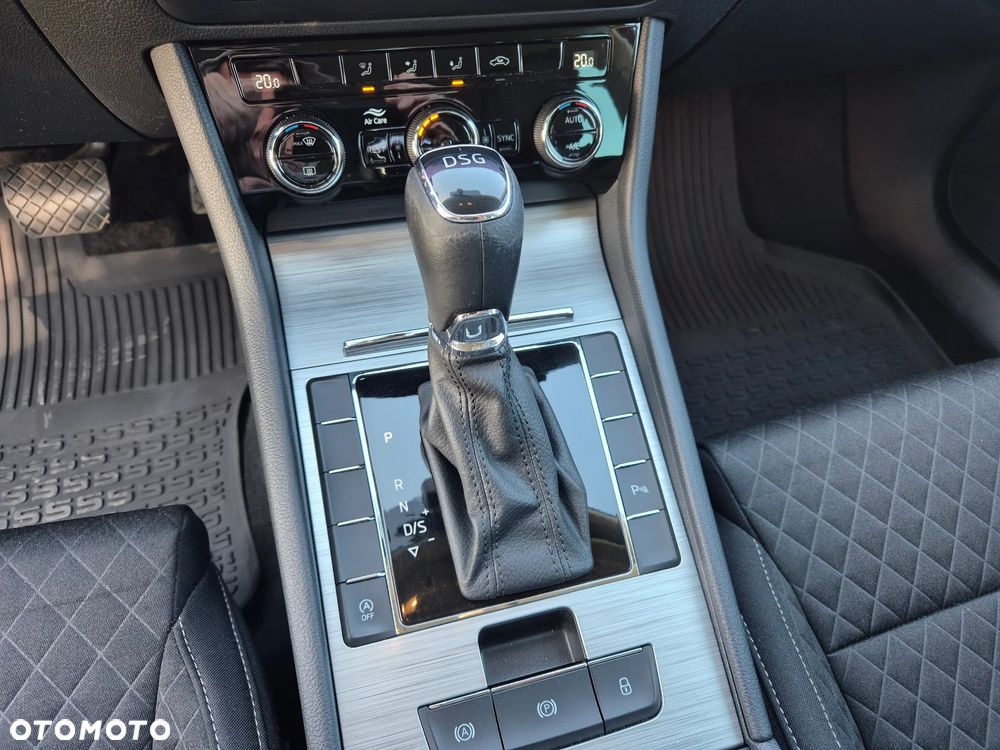 Skoda Superb Combi 2.0 TDI DSG Ambition - 8