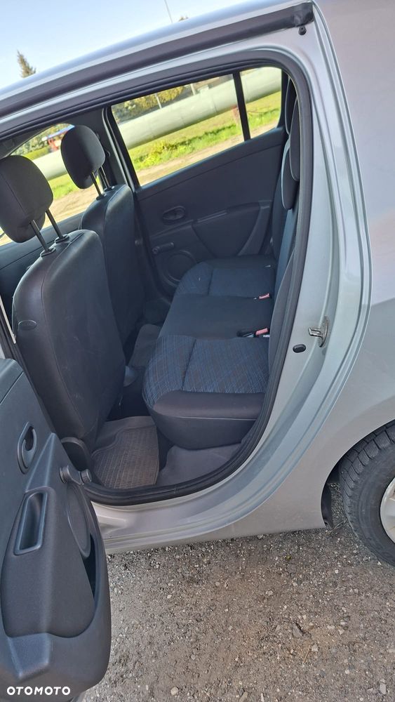 Renault Clio - 23