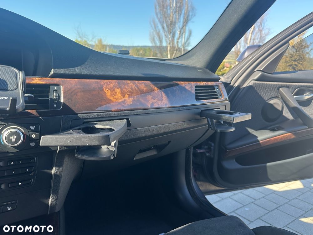 BMW Seria 3 325xi - 9
