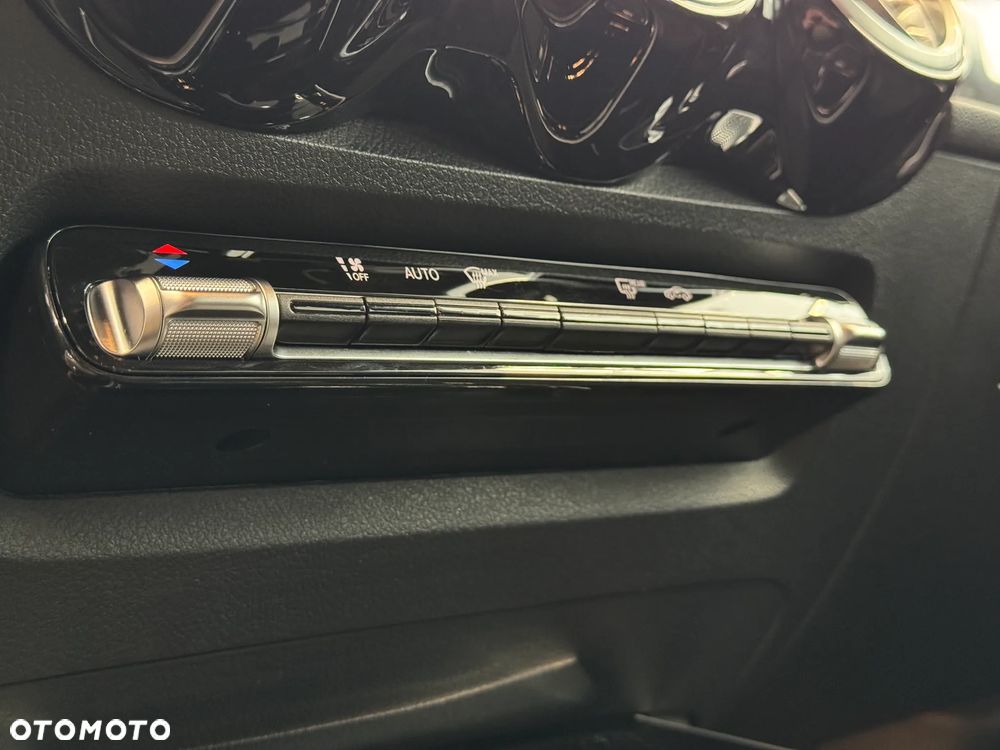 Mercedes-Benz GLB 200 AMG Line 7G-DCT - 24