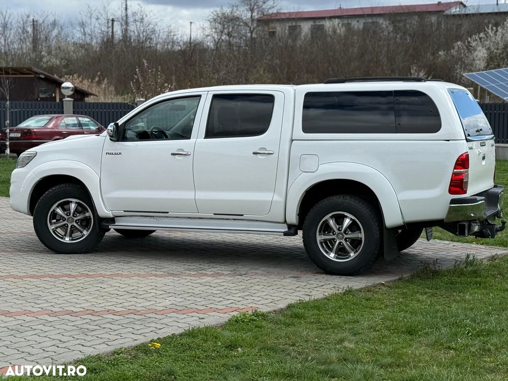 Toyota Hilux 4x4 Cabina Dubla Style+ Aut. - 2