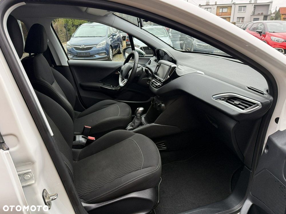 Peugeot 208 1.2 VTi Style - 21