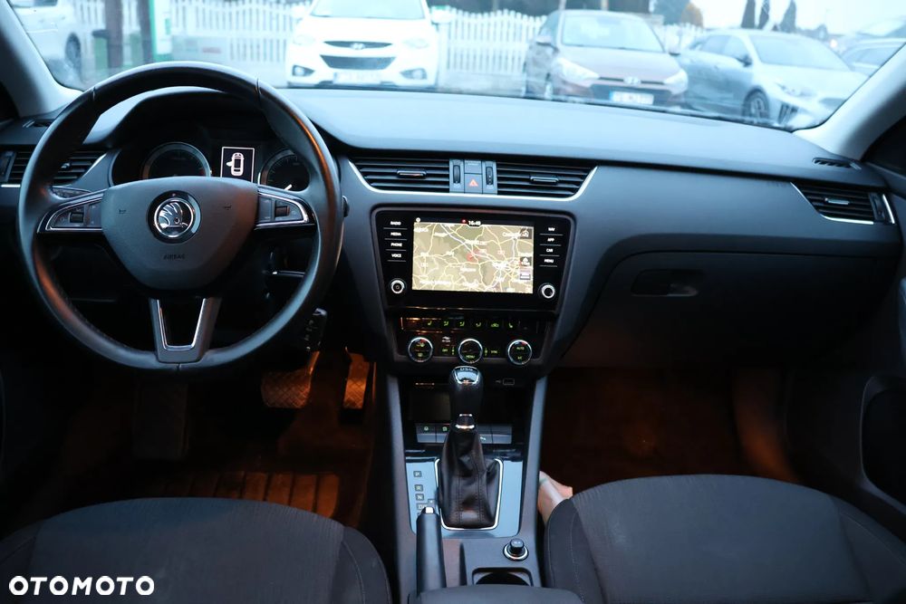 Skoda Octavia 1.5 TSI ACT DSG Tour - 6