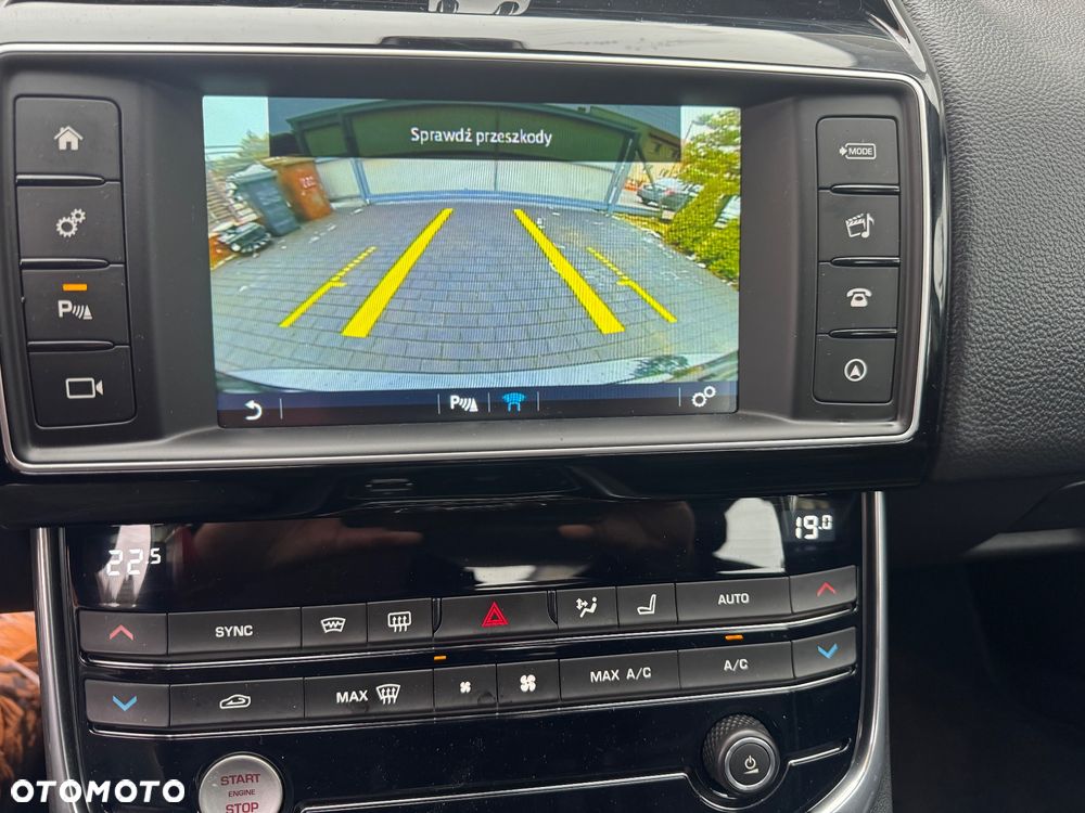 Jaguar XE 2.0 D Prestige - 5