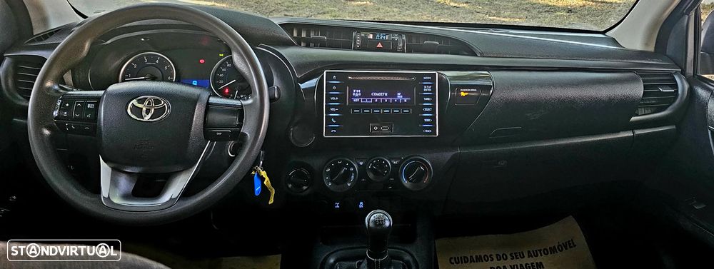 Toyota Hilux 2.4 D-4D 4WD CD CM - 12