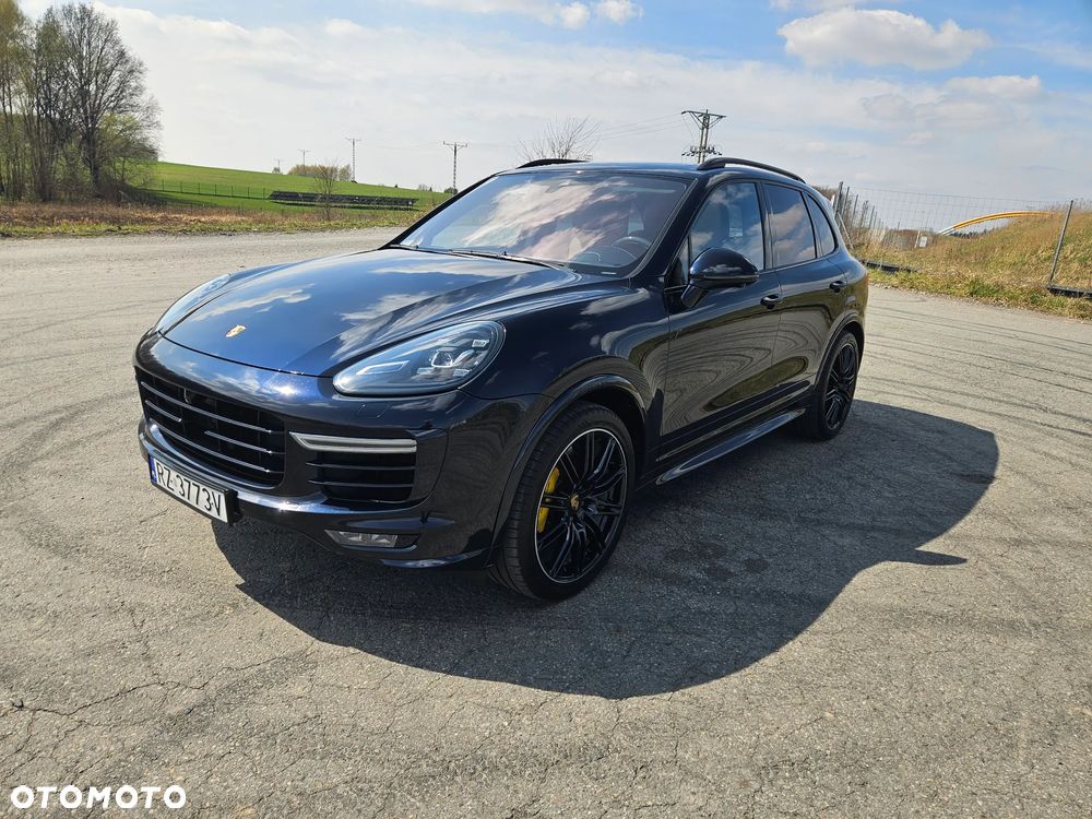 Porsche Cayenne - 1
