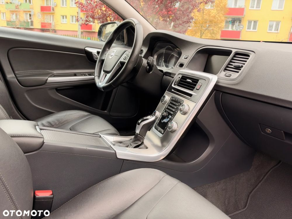 Volvo V60 Cross Country D3 Drive-E Summum - 36