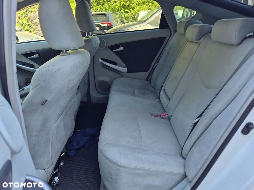 Toyota Prius 1.8 HSD Sol - 11