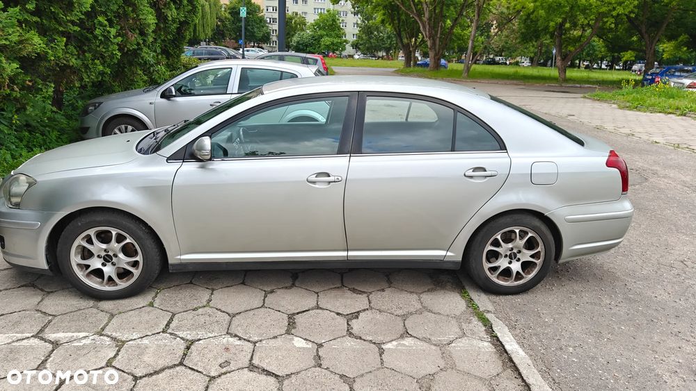 Toyota Avensis - 2