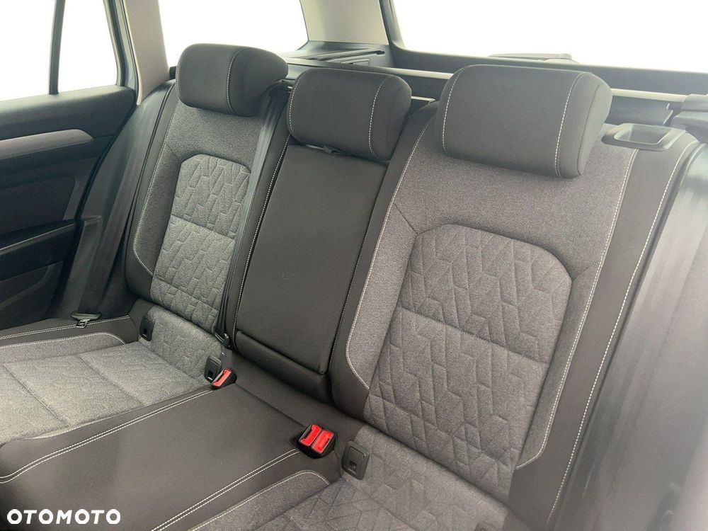 Volkswagen Passat - 13