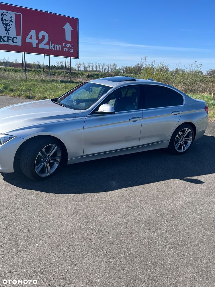BMW Seria 3 330i xDrive Sport Line - 6