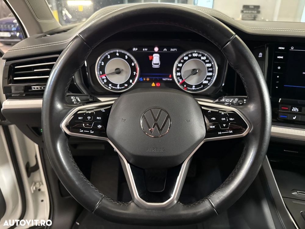 Volkswagen Touareg - 17