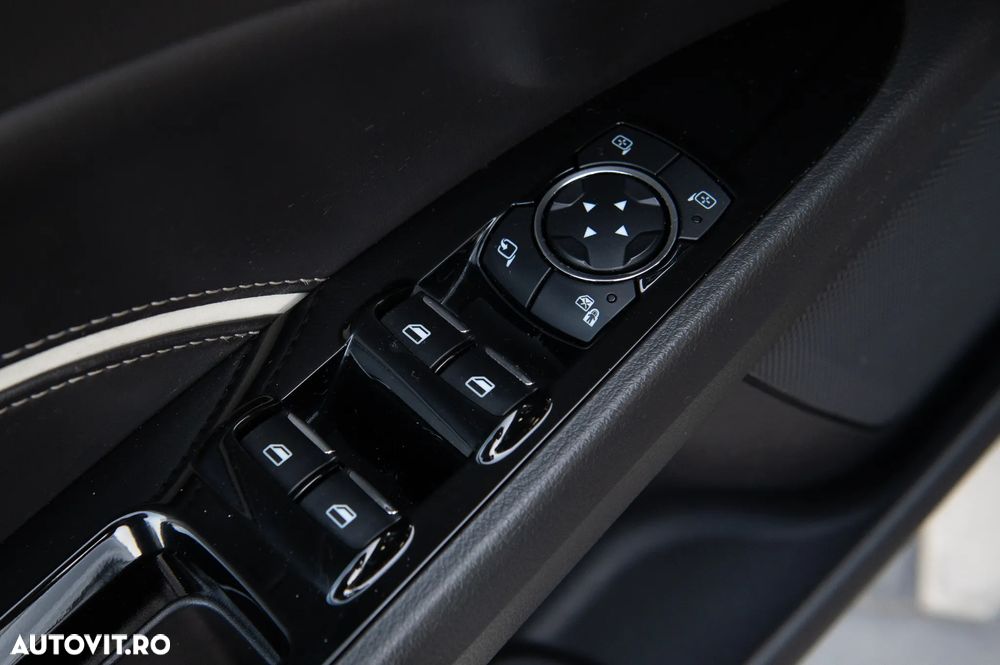 Ford Mondeo 2.0 HEV Vignale - 12