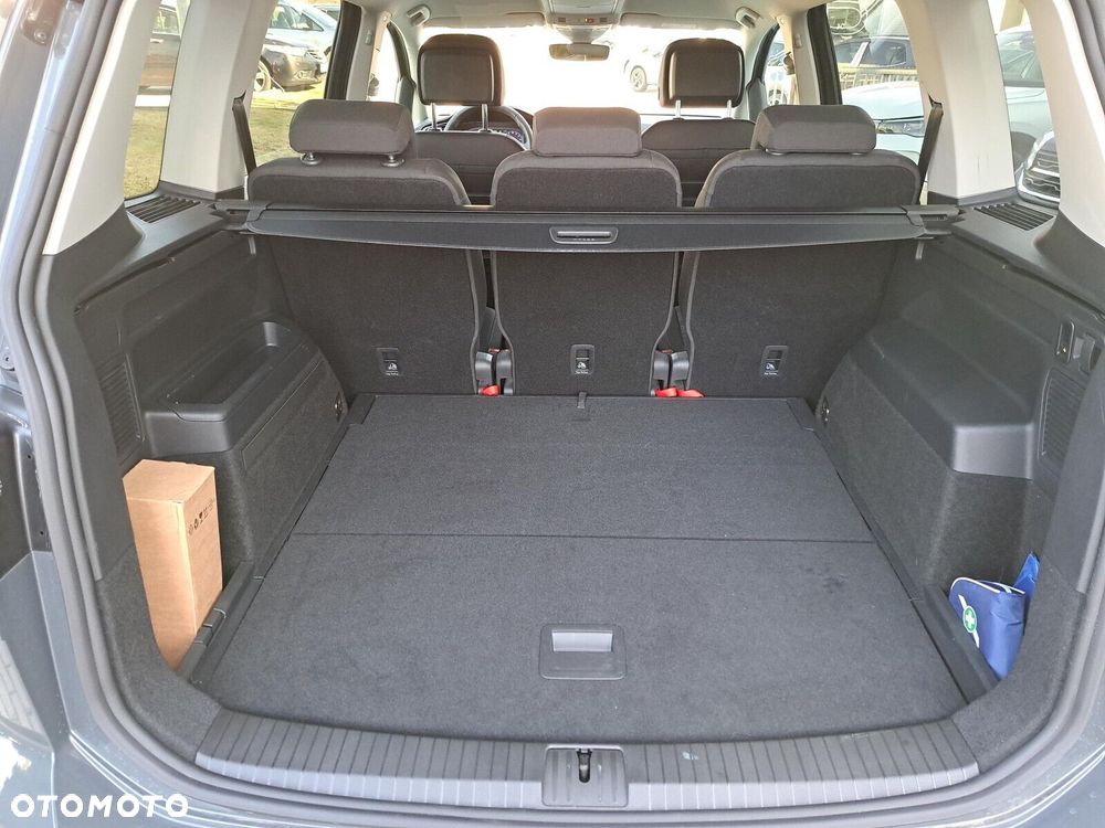 Volkswagen Touran - 18