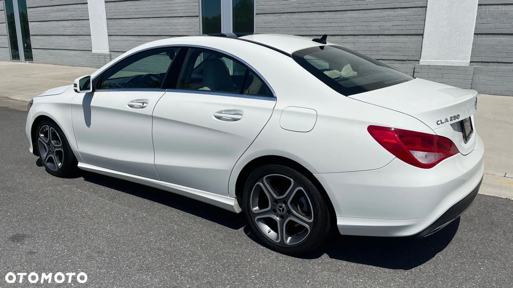 Mercedes-Benz CLA 250 7G-DCT - 3