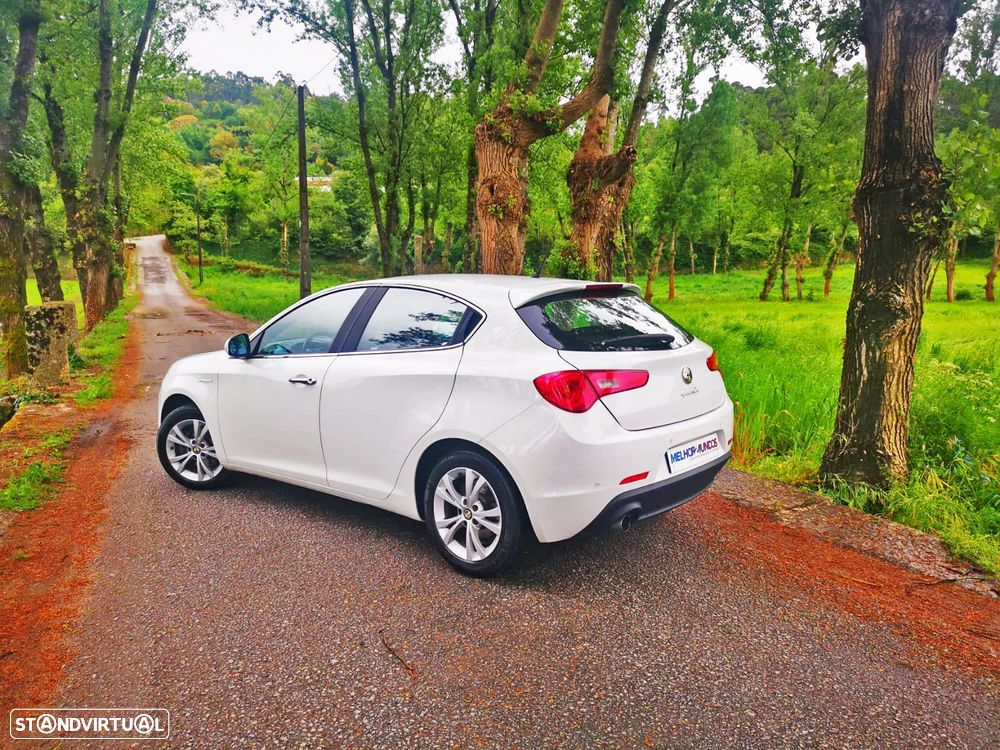 Alfa Romeo Giulietta 1.6 JTDm Distinctive - 2