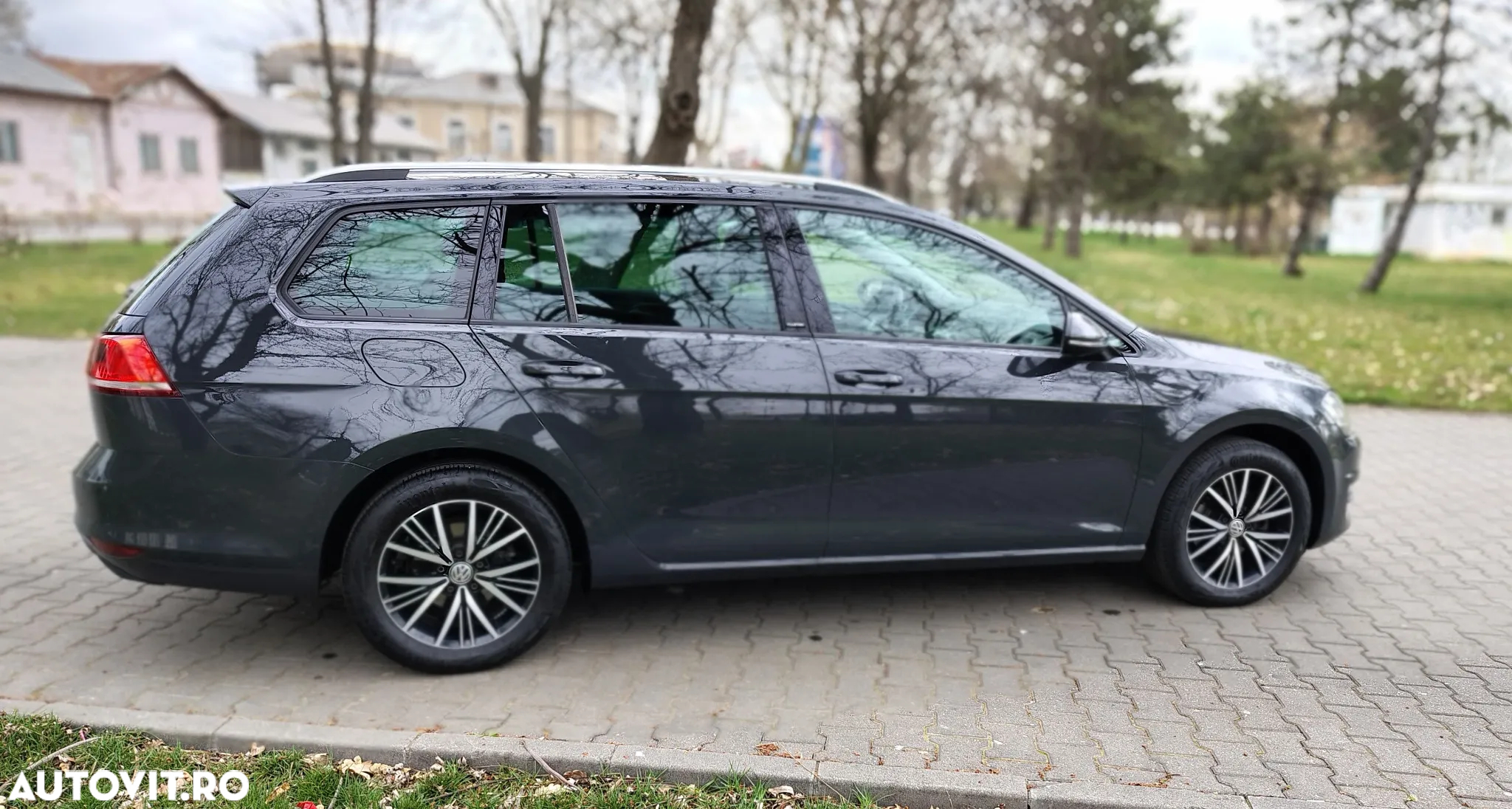 Volkswagen Golf Variant 2.0 TDI BlueMotion Technology DSG Allstar - 4