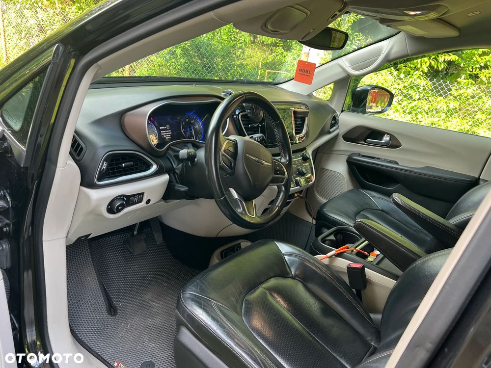 Chrysler Pacifica - 9