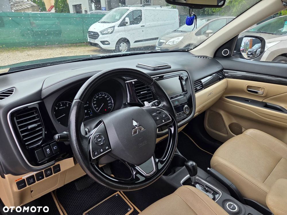 Mitsubishi Outlander 2.0 Instyle Navi 4WD CVT - 21