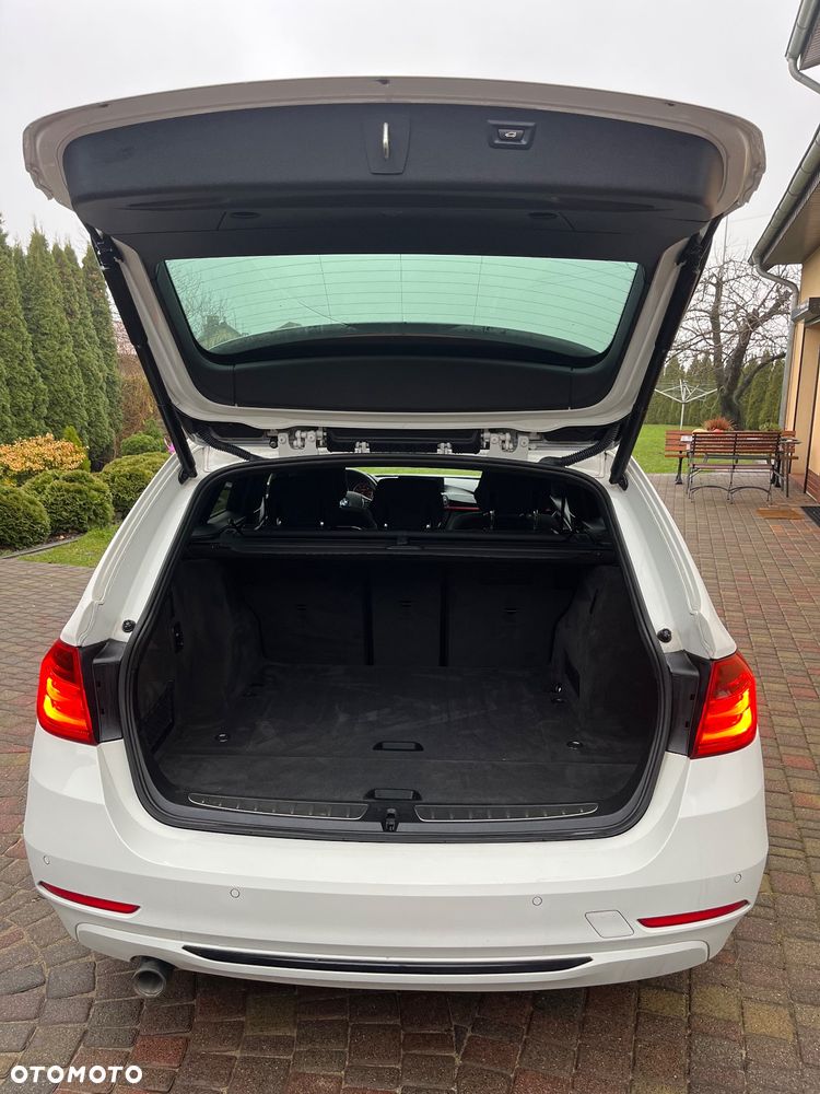 BMW Seria 3 318d Sport Line - 12