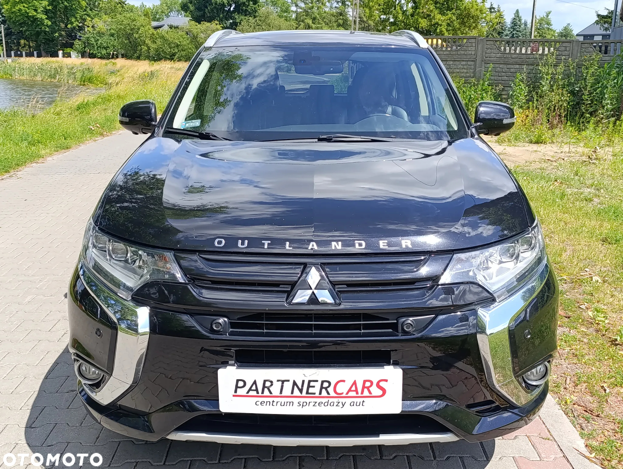 Mitsubishi Outlander - 3