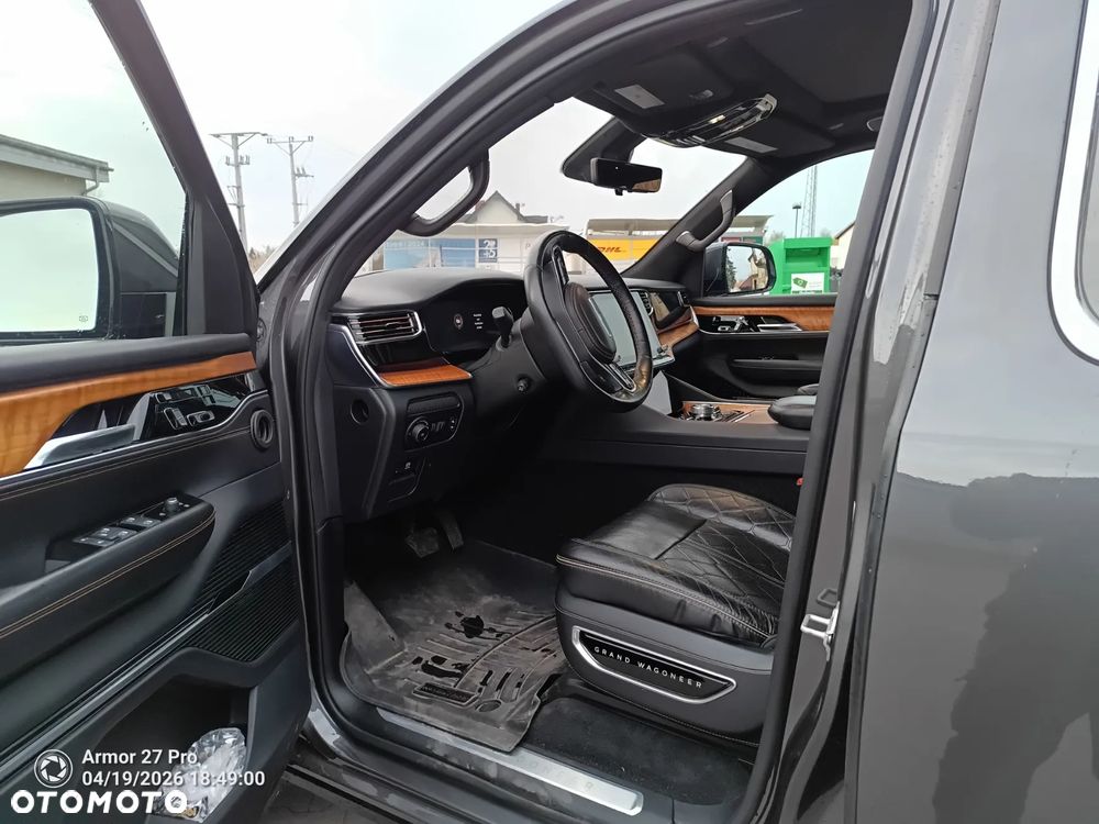 Jeep Grand Wagoneer - 18