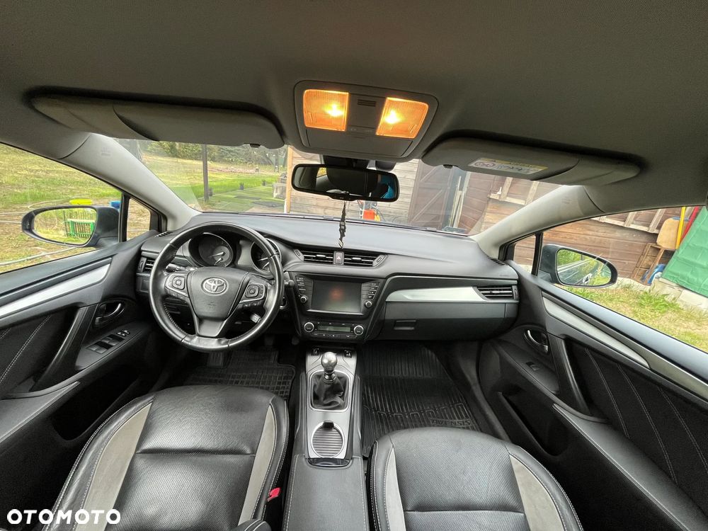 Toyota Avensis 1.8 Premium - 11