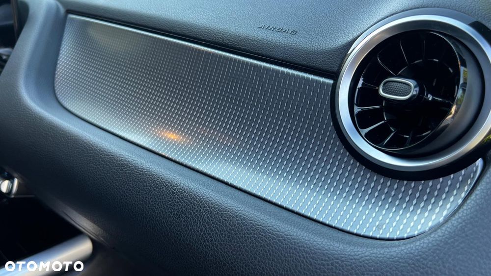 Mercedes-Benz GLA 200 - 12