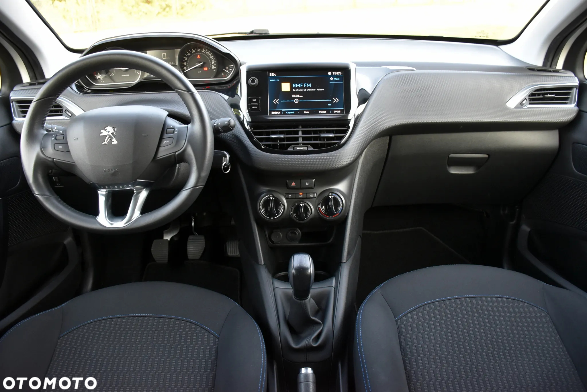 Peugeot 208 - 24