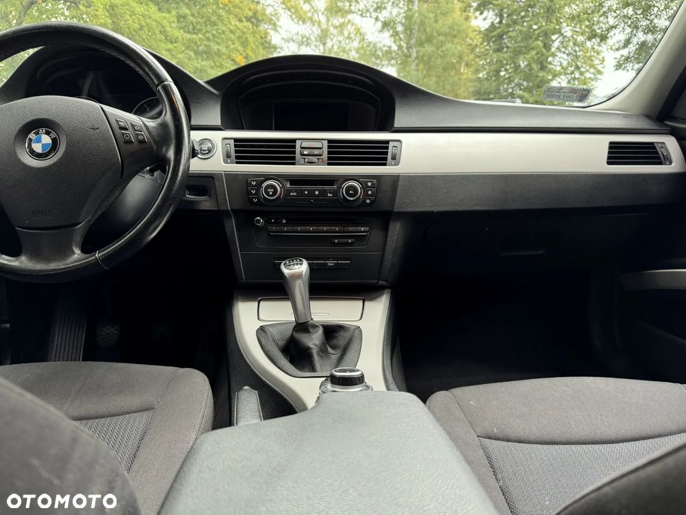 BMW Seria 3 318d - 33