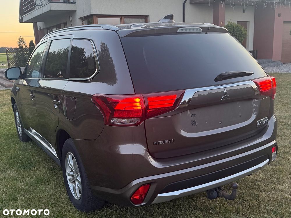 Mitsubishi Outlander Instyle NAVI + - 12