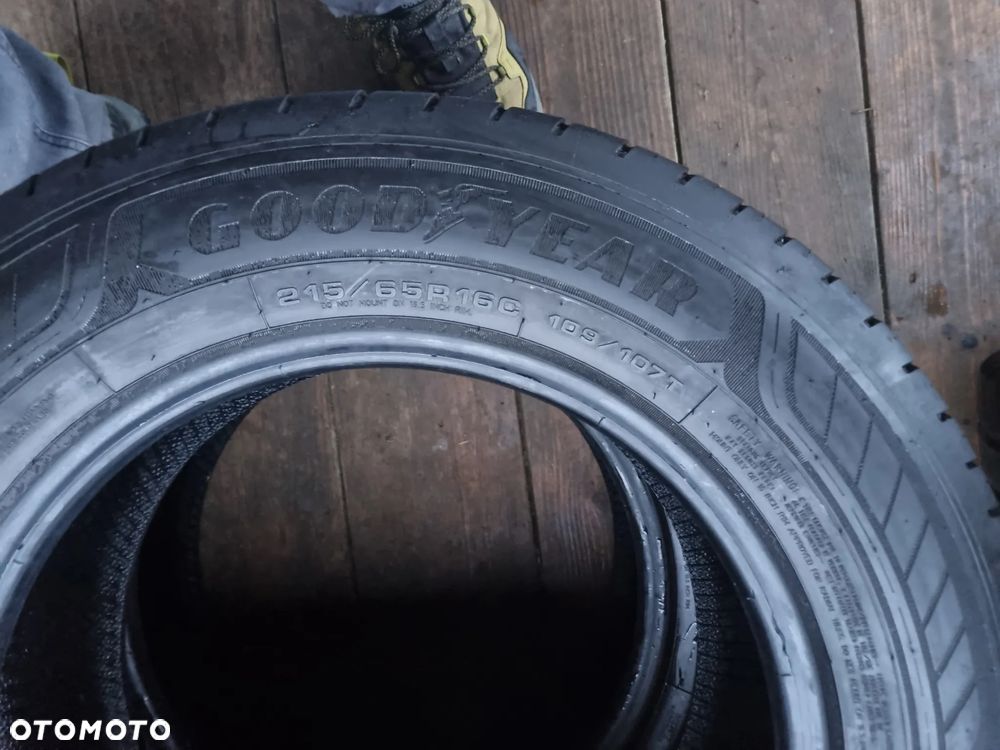 Opony Goodyear EfficientGrip Cargo 2 215/65R16c 109T 2023r.4x8mm super stan - 12