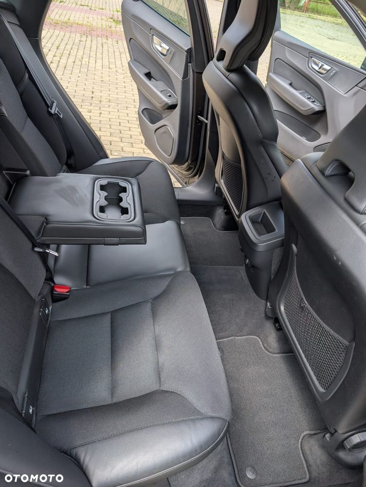 Volvo XC 60 D4 AWD Momentum - 26
