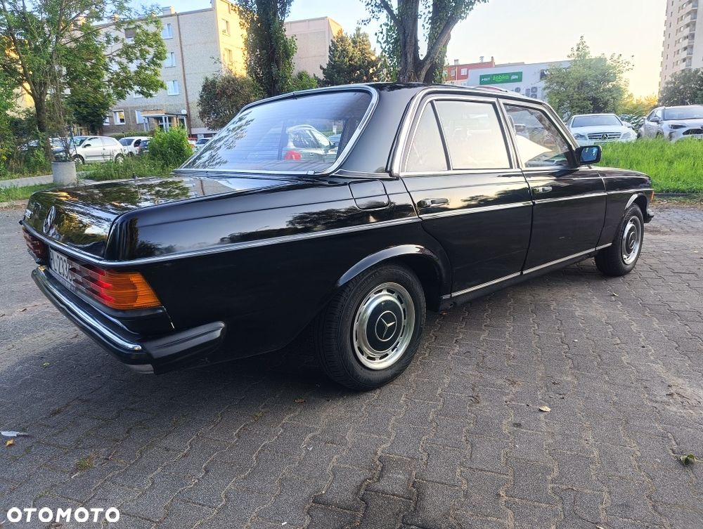 Mercedes-Benz W123 - 4