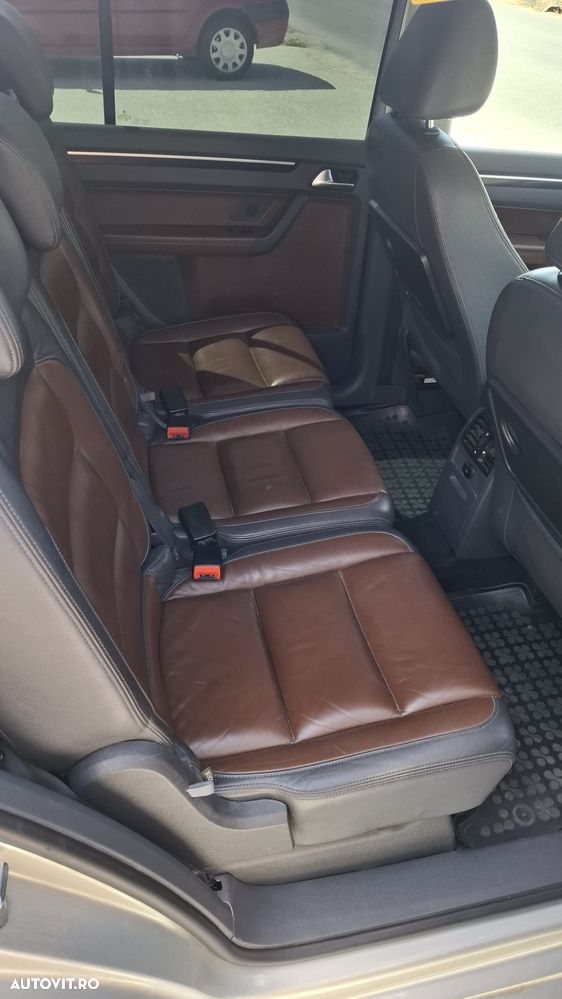 Volkswagen Touran 2.0 TDI DPF Highline DSG - 12