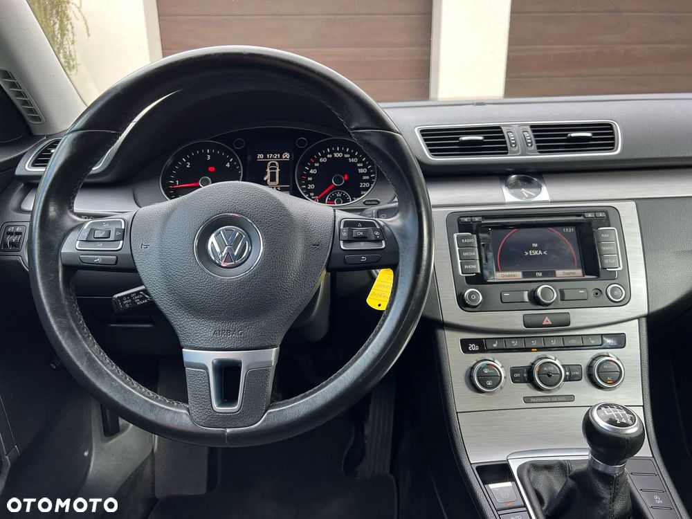 Volkswagen Passat 1.6 TDI Comfortline - 15