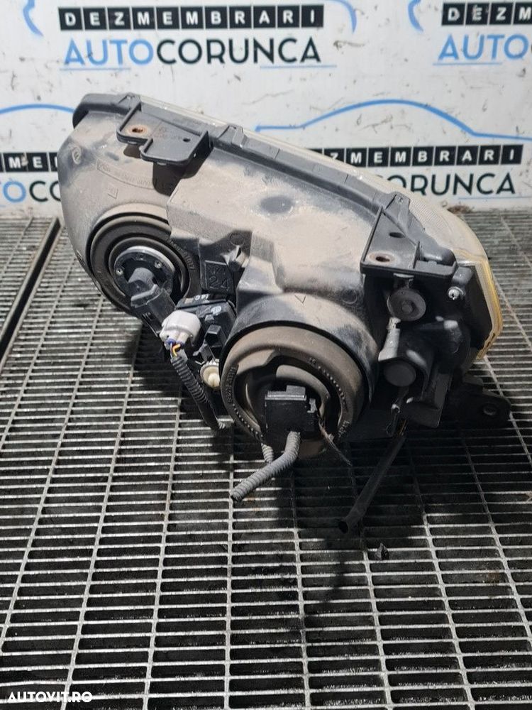 Far Dreapta Suzuki Grand Vitara 2006 - 2012 SUV 4 Usi (1307) Cu lupă - 3