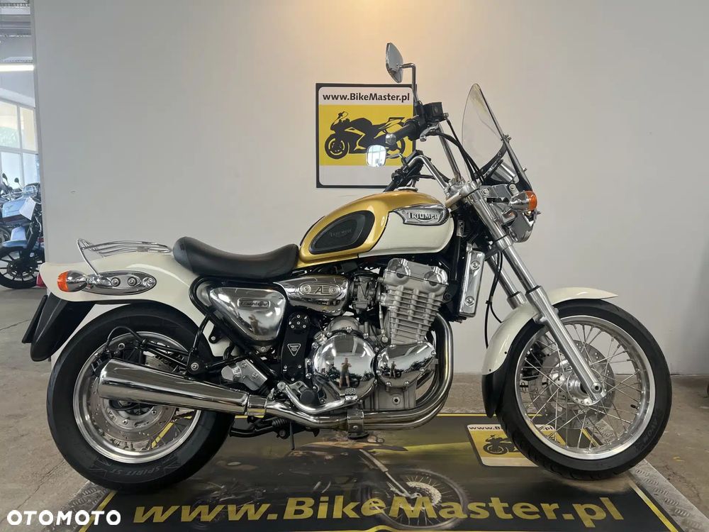 Triumph Adventurer - 1