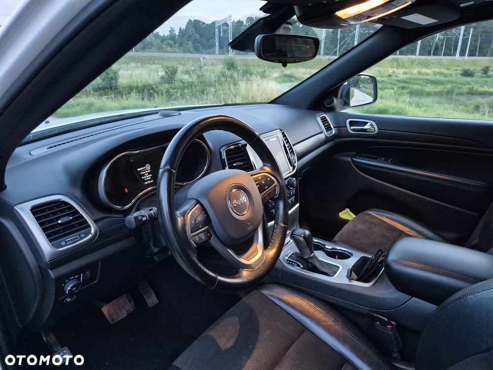 Jeep Grand Cherokee - 16