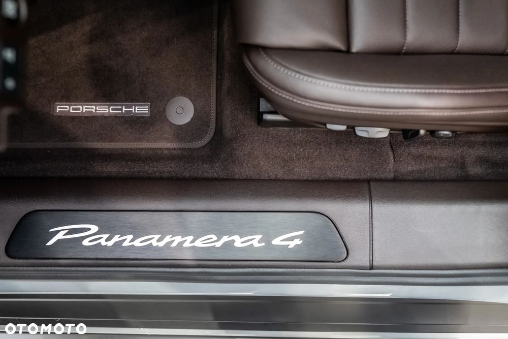 Porsche Panamera 4 - 20