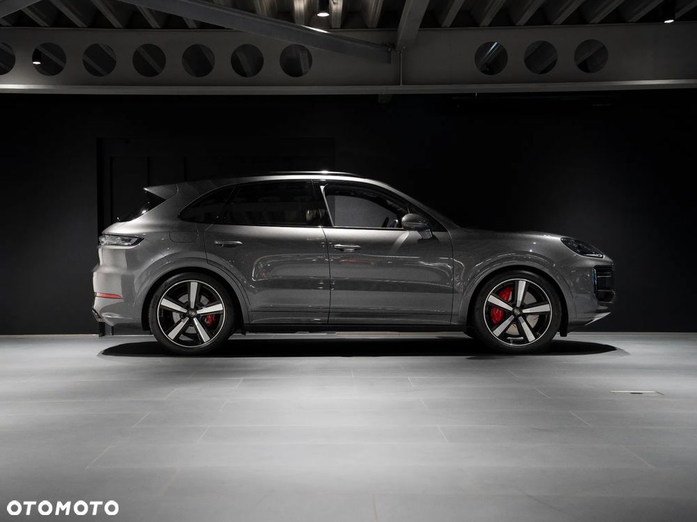 Porsche Cayenne Turbo E-Hybrid PHEV - 6