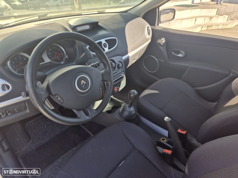 Renault Clio 1.2 16V Dynamique Luxe QS - 9
