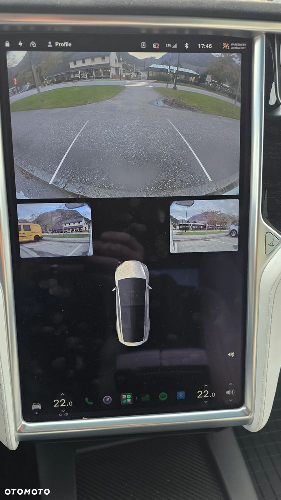 Tesla Model X - 35