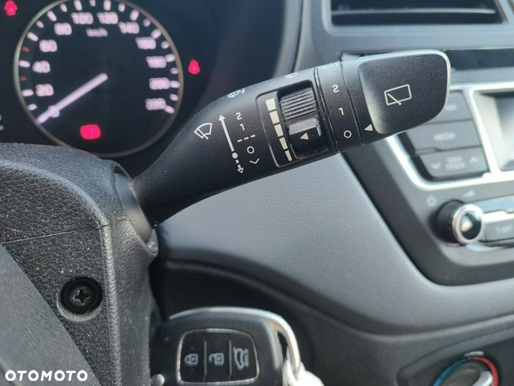 Hyundai i20 - 20