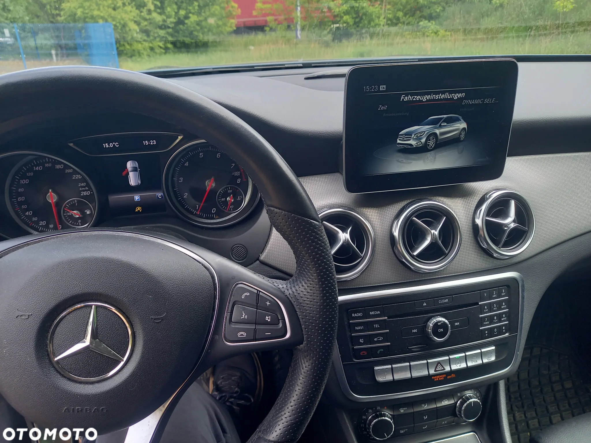 Mercedes-Benz GLA 180 Peak Edition - 10