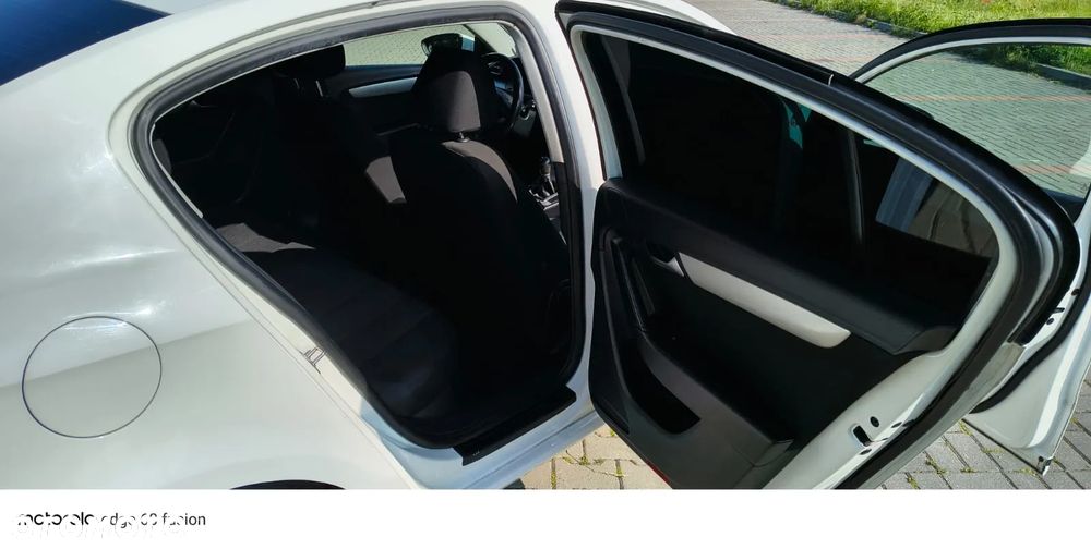 Volkswagen Passat 1.6 TDI Trendline - 15