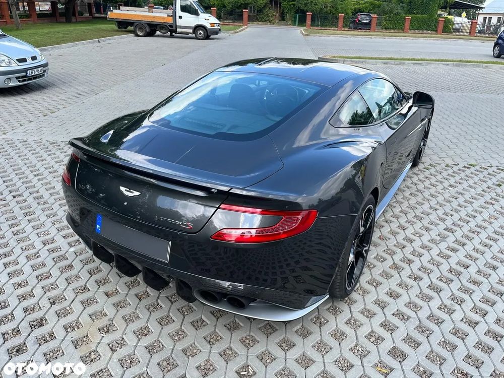 Aston Martin Vanquish - 24