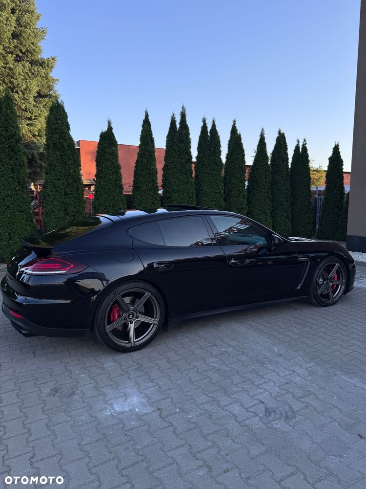 Porsche Panamera GTS - 4